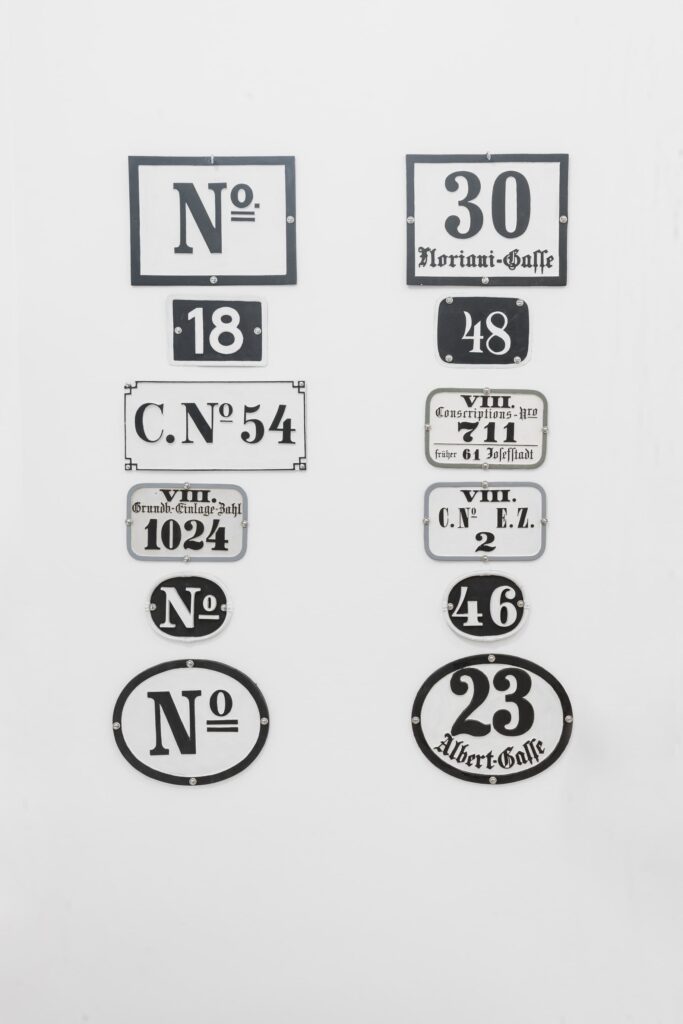 Ehemalige Hausnummern aus der Josefstadt im Bezirksmuseum Josefstadt, Foto: Klaus Pichler